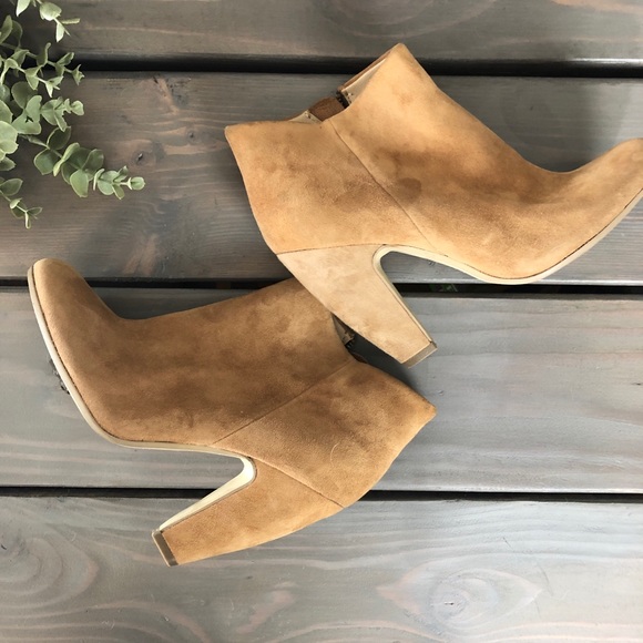 Steve Madden Shoes - Steve Madden taupe boots